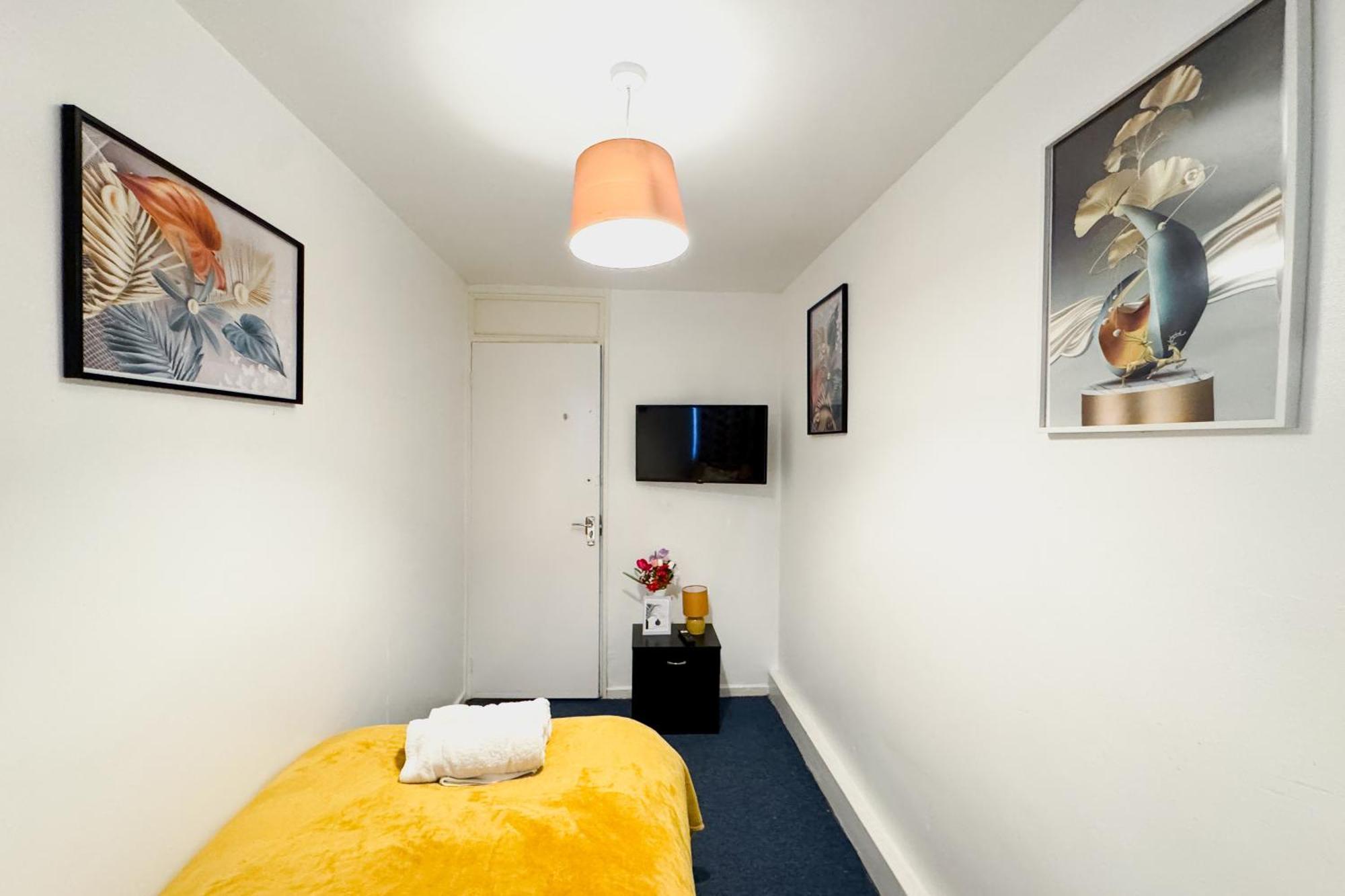 Camberwell Manor Apartment *